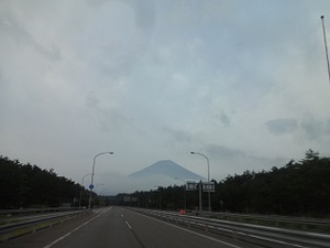 富士山に雪が！
