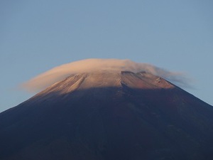 富士山に雪が！