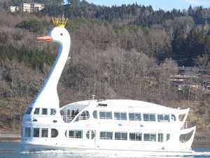 湖が凍り始めた！