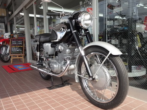 ＣＢ７２　（日本の名車）
