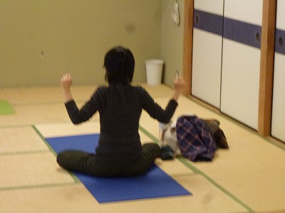 骨盤を調整し肩甲骨をほぐしましょう