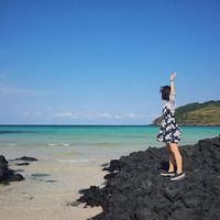 輕聲說，你在，我愛。